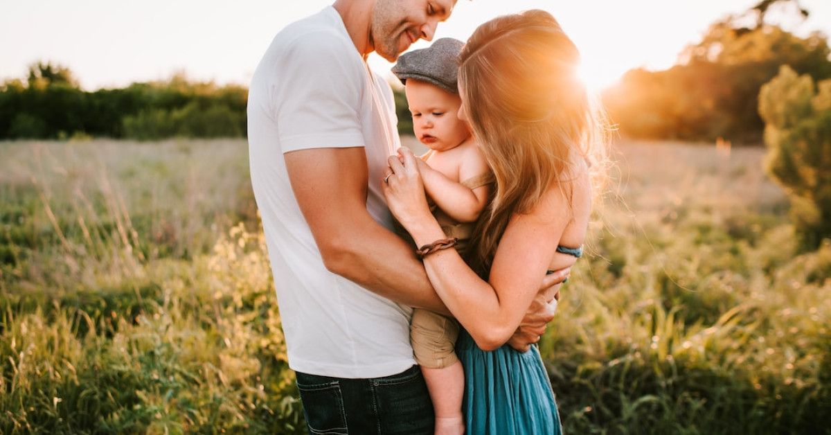 Image: 10 heartwarming quotes for proud husbands that melt hearts