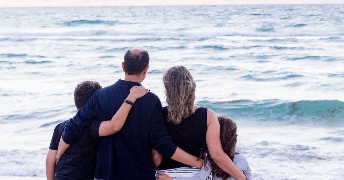 Family quotes for beautiful wall decor - 10 inspiring options.