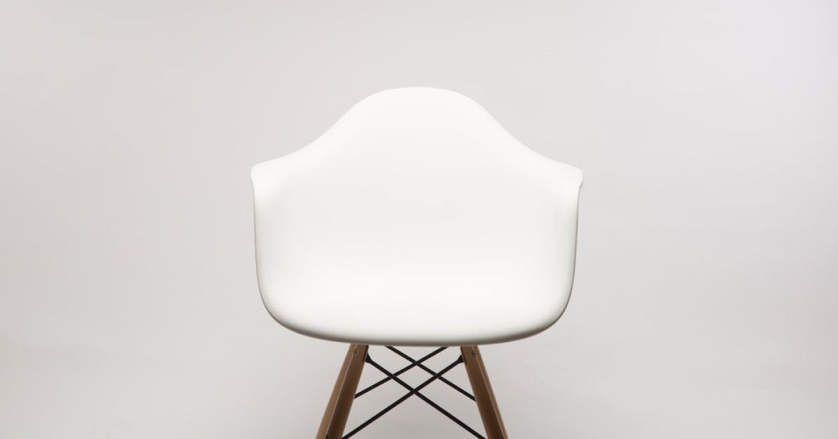 Inspirational quotes on minimalism for a simplified and fulfilling life.